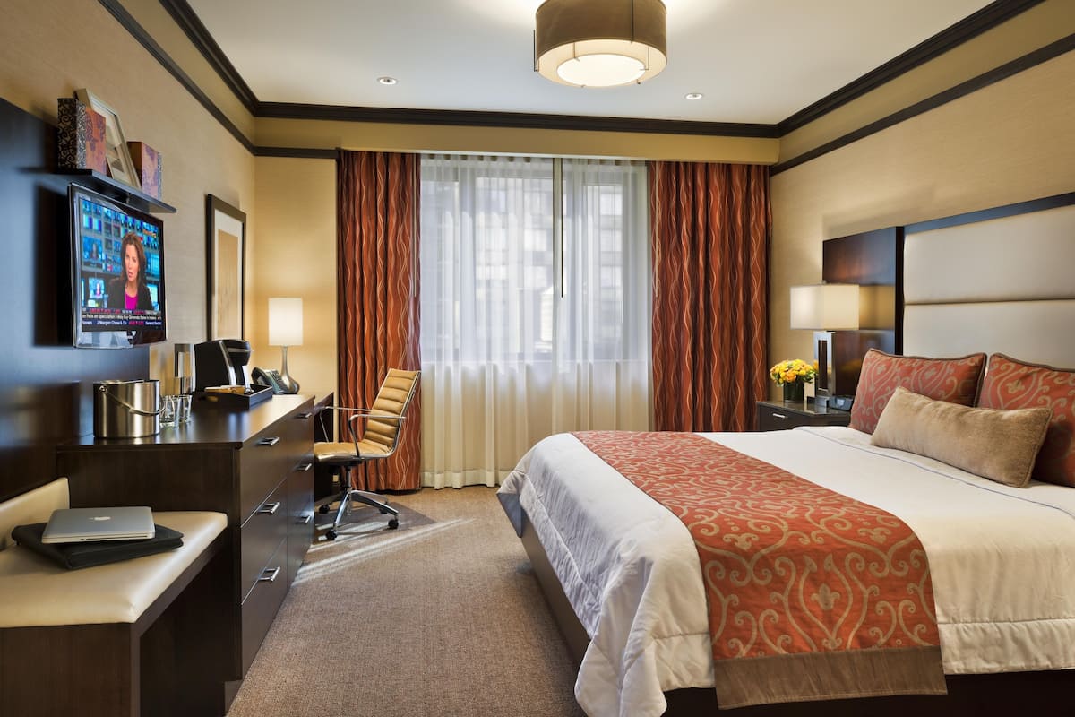 premium bedding, pillow-top beds, in-room safe, desk