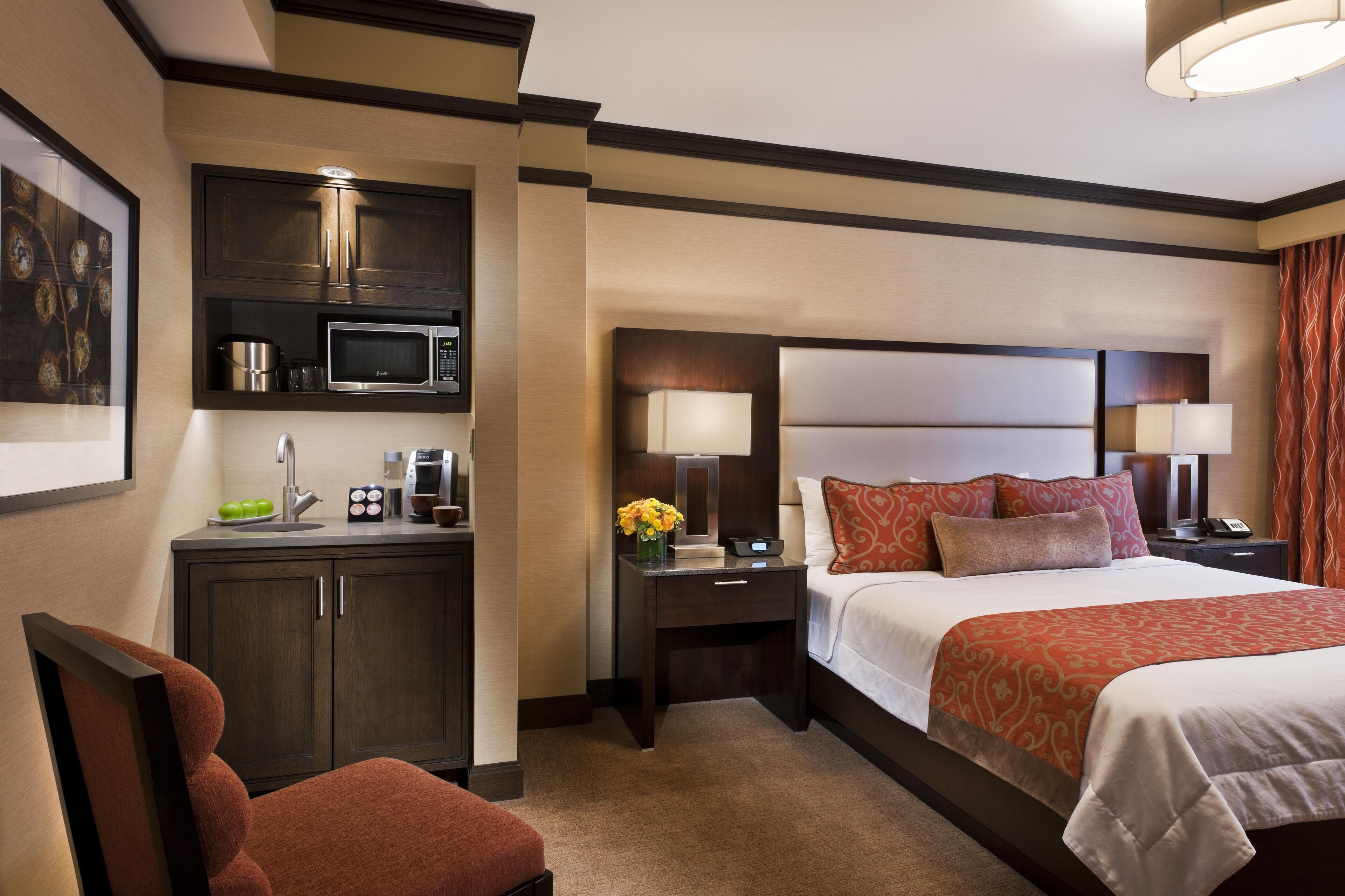 deluxe room, 1 king bed | premium bedding, pillow-top beds, in-room safe, desk