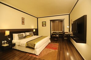 Ropa de cama de alta calidad, minibar, caja fuerte y escritorio