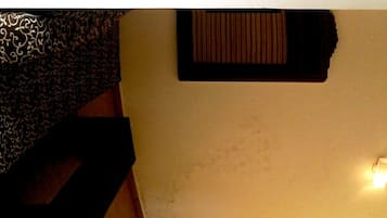 Luxury Room, 1 King Bed | Premium bedding, individually decorated, individually furnished, desk