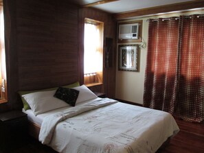 Standard Room, 1 Queen Bed | Iron/ironing board, rollaway beds, bed sheets - La Bella Casa de Boracay (Boracay Island)