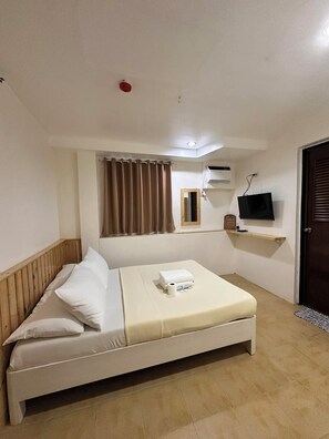 Standard Room, 1 Queen Bed | Iron/ironing board, rollaway beds, bed sheets - La Bella Casa de Boracay (Boracay Island)