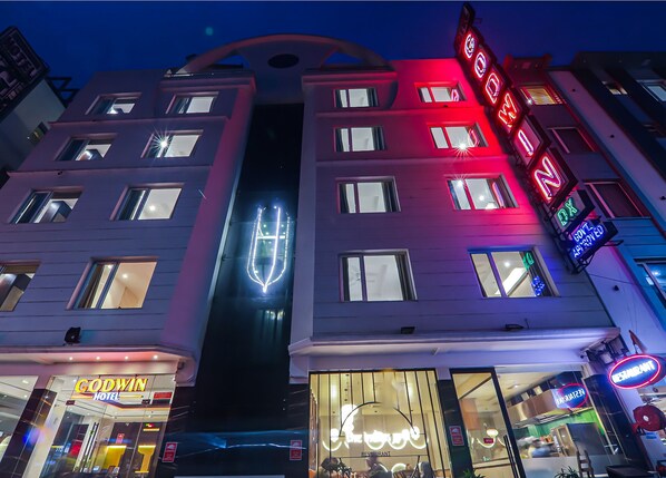 Front of property - Hotel Godwin Deluxe (New Delhi)