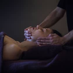 Salas para tratamentos a dois, sauna seca, banheira de hidromassagem