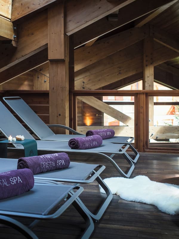 Salas para tratamentos a dois, sauna seca, banheira de hidromassagem