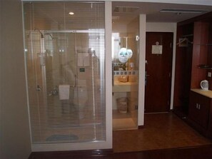 Combined shower/tub, free toiletries, hair dryer, slippers - GreenTree Inn Yancheng Station Hotel (Yancheng)