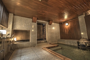 Indoor spa tub