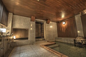 Indoor spa tub