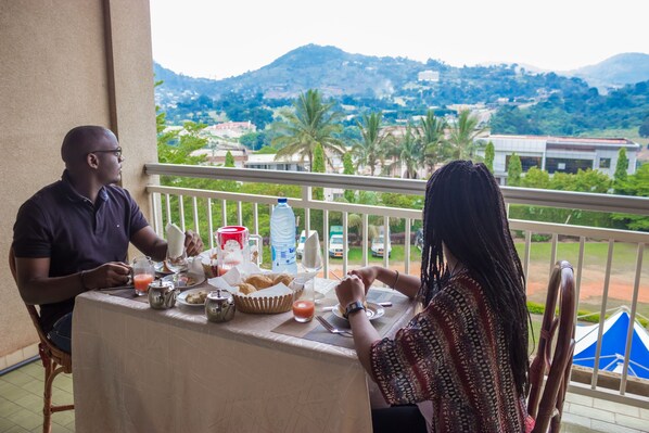 Senior Room | Terrace/patio - Hotel Azur (Yaoundé)