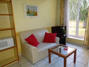 Studio Basic | Area keluarga | TV LCD