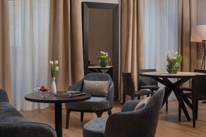 Suite, Balcony | Hypo-allergenic bedding, minibar, in-room safe, individually decorated - NH Collection Palermo Palazzo Sitano (Palermo)