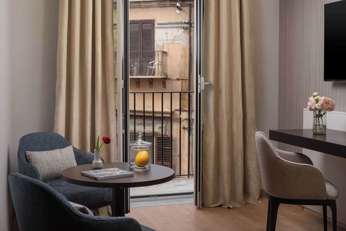 Allergikerbettwaren, Minibar, Zimmersafe, individuell dekoriert