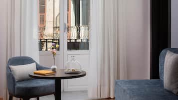 Allergikerbettwaren, Minibar, Zimmersafe, individuell dekoriert