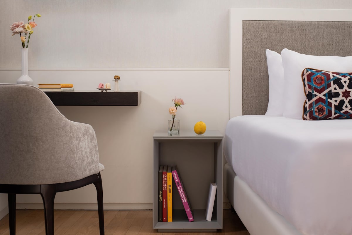Literie hypoallergénique, minibar, coffres-forts dans les chambres