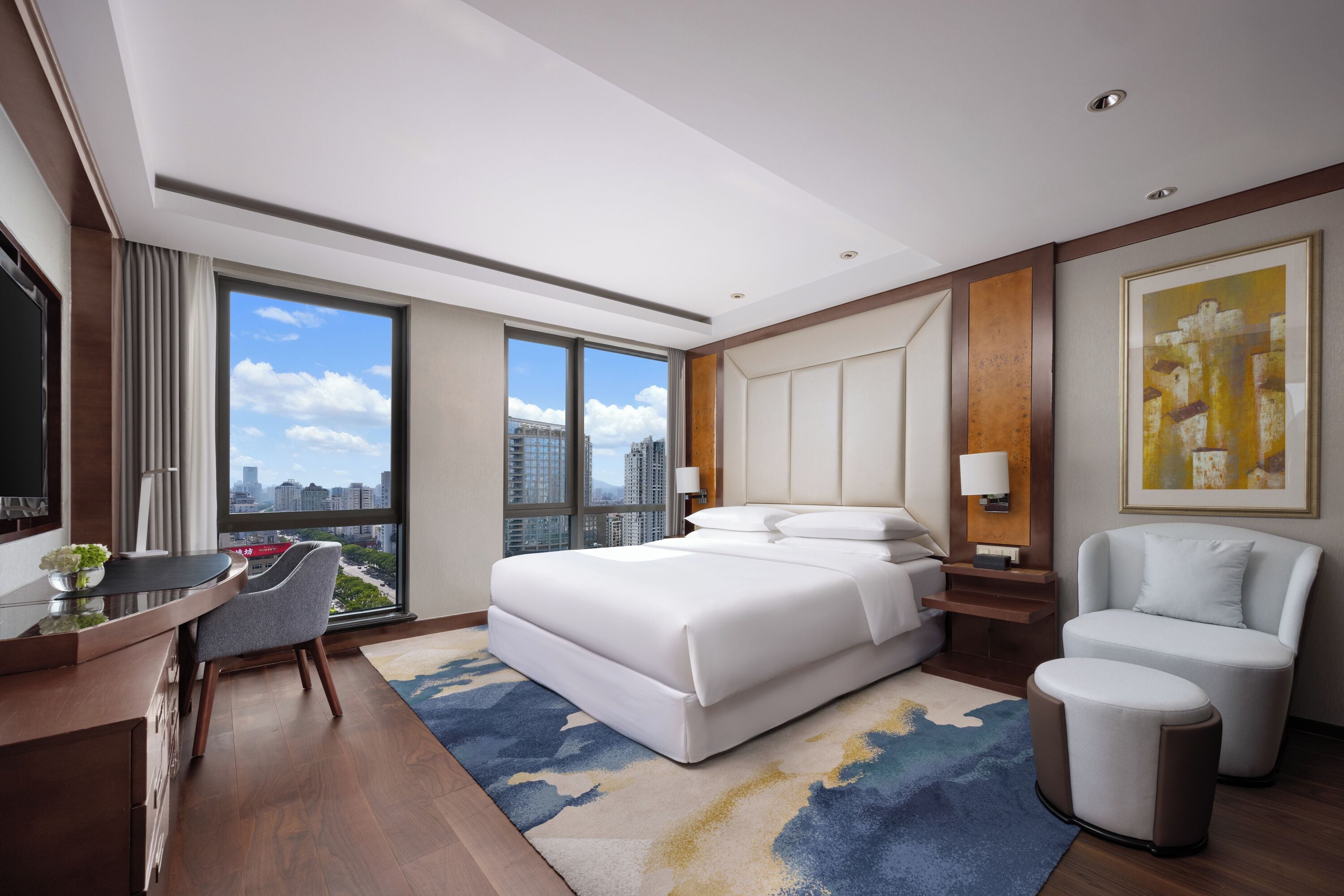 premium bedding, minibar, in-room safe, desk