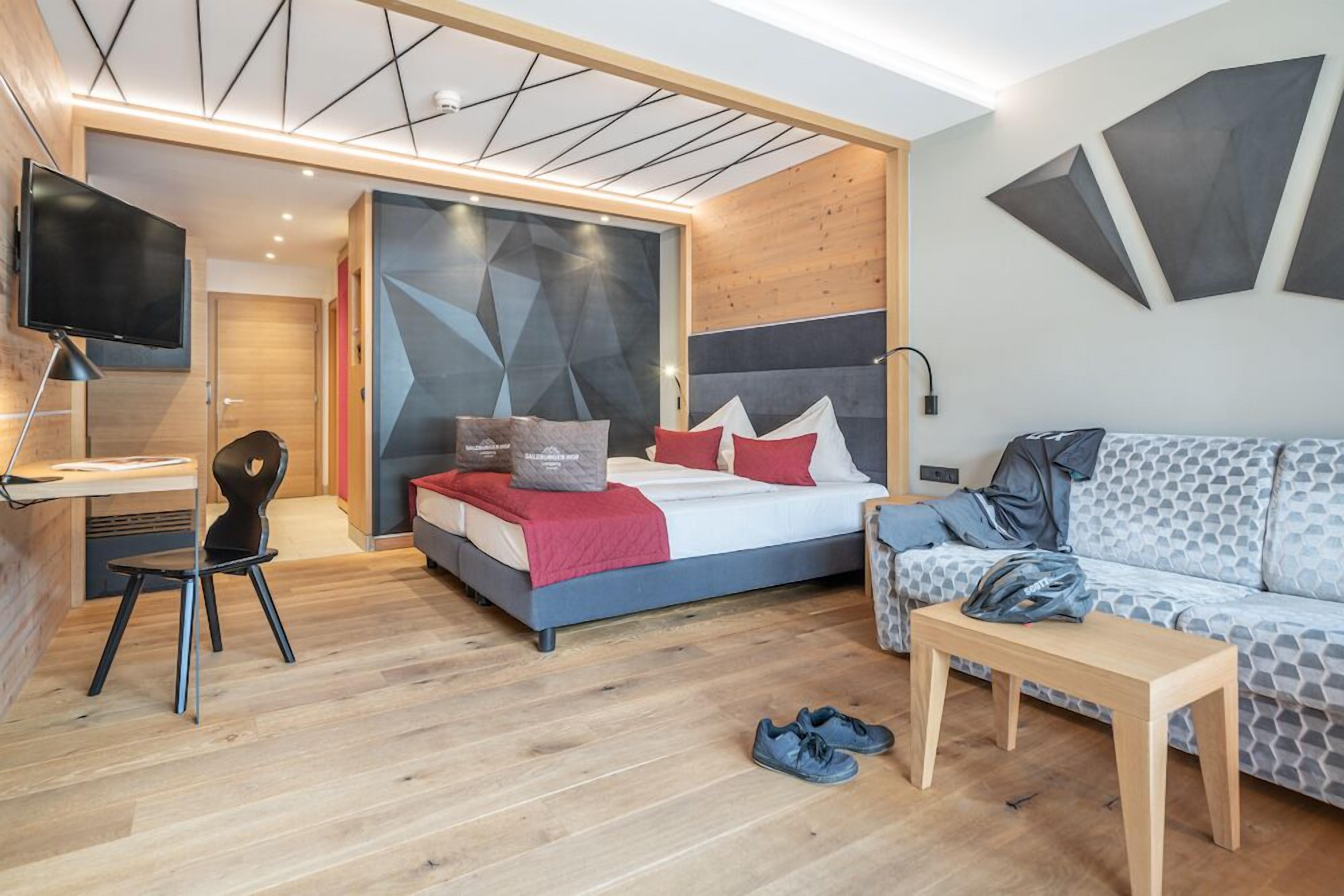 superior double room, balcony | free minibar, in-room safe, desk, blackout curtains