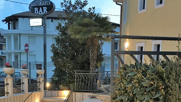 A staircase leading to a bar area with a sign reading "Ristorante Bar". - Hotel Euro (San Giovanni Rotondo)