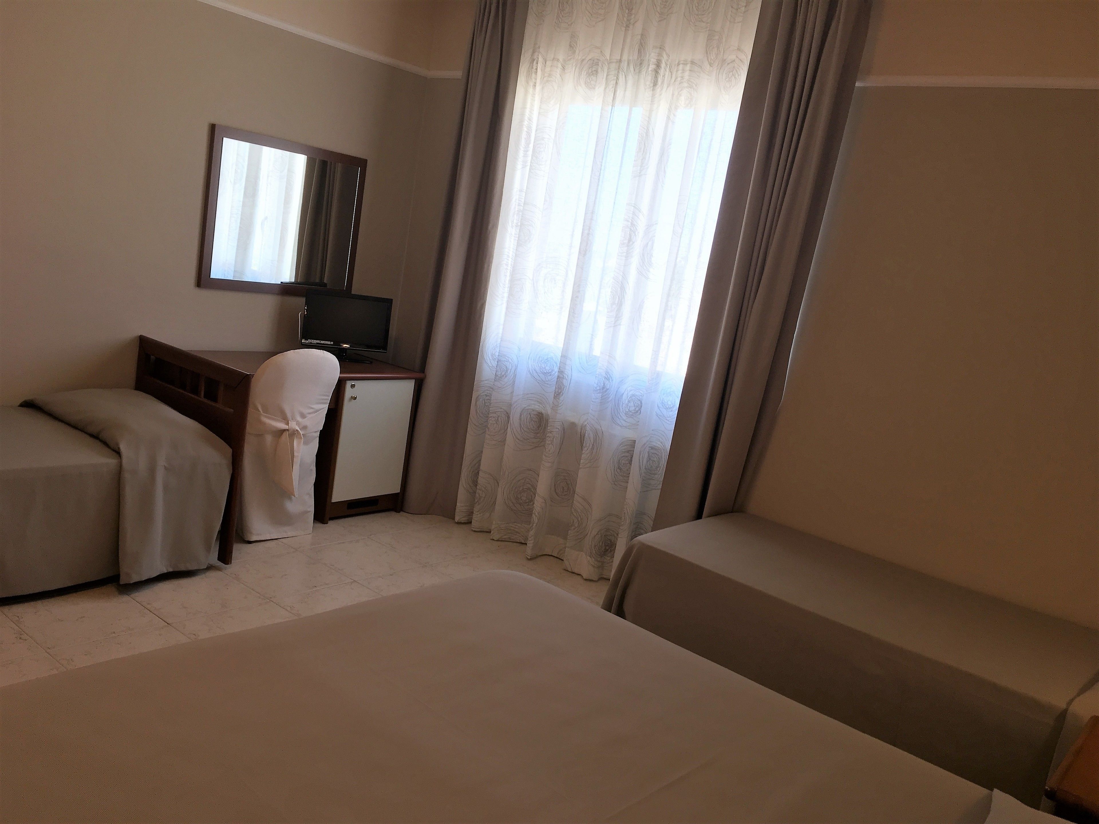 quadruple room | minibar, desk, blackout curtains, cots/infant beds