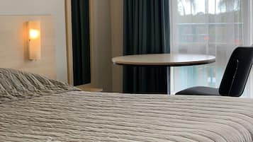 2 bedrooms, in-room safe, desk, blackout drapes