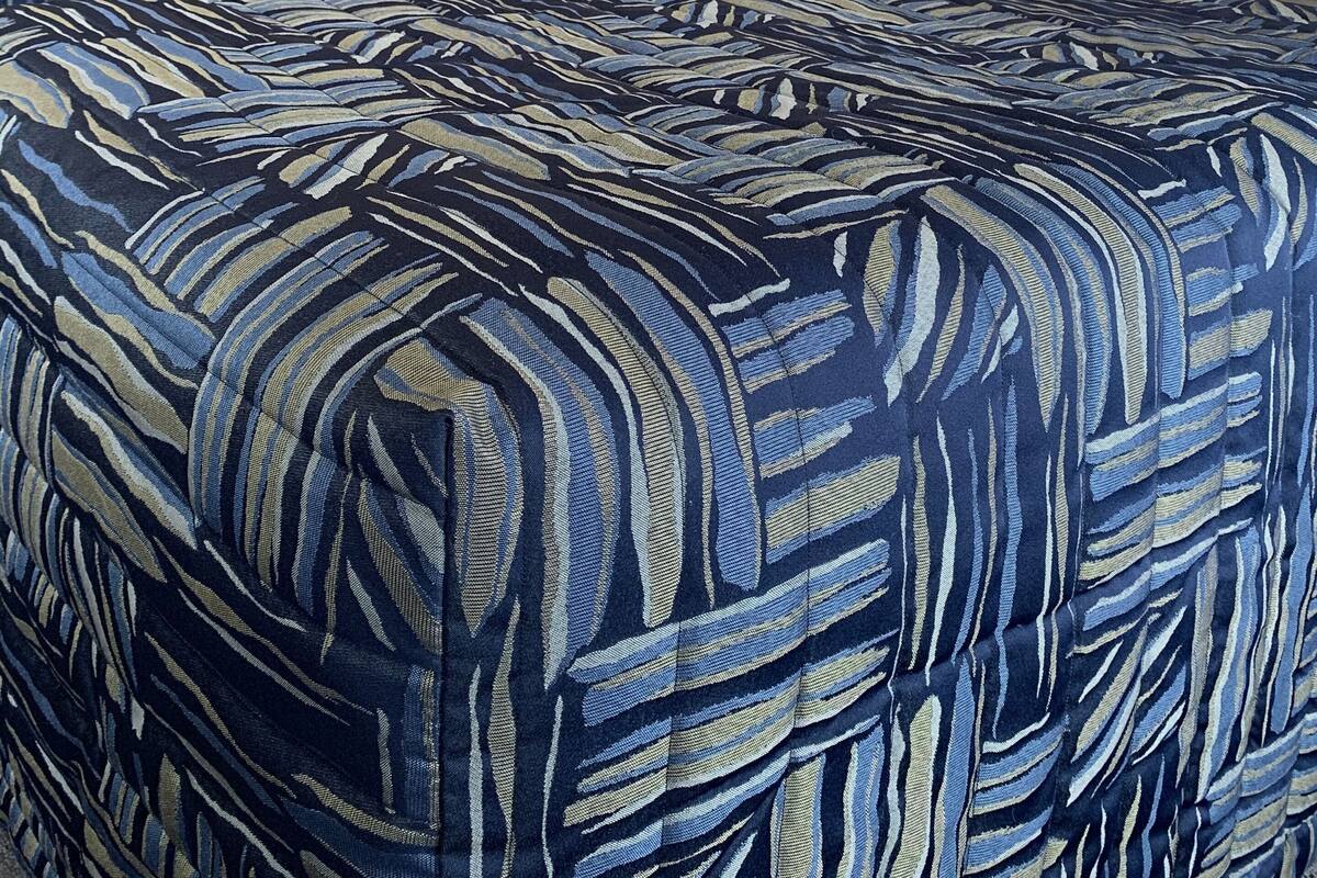 Caja de seguridad en la habitación y escritorio