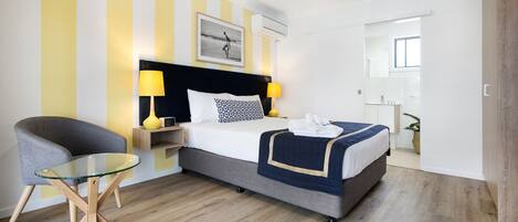 Deluxe Double Room, 1 Queen Bed, Non Smoking | Egyptian cotton sheets, premium bedding, pillow-top beds, in-room safe