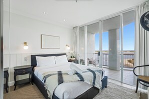 Family Penthouse, 3 Bedrooms, Sea View, Mezzanine | Individually decorated, individually furnished, blackout drapes - Crystal Bay on the Broadwater (Labrador)