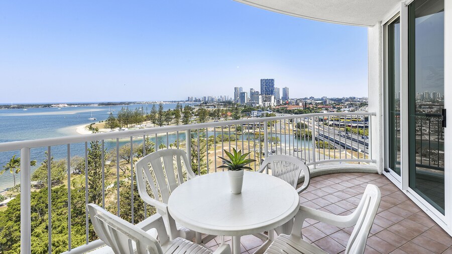 Crystal Bay on the Broadwater