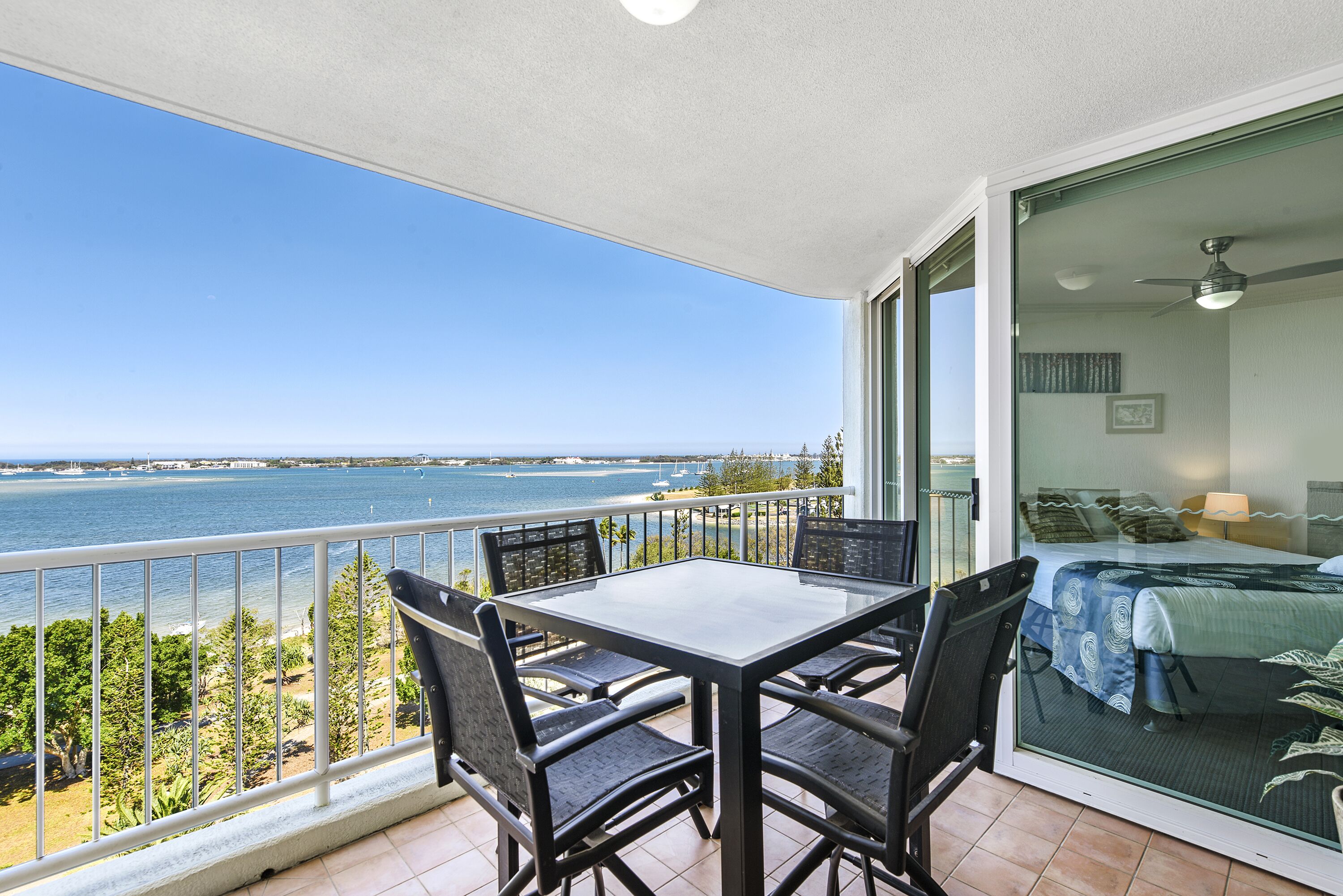 家庭公寓, 2 间卧室 | 阳台