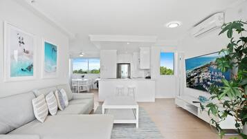 1 Bedroom Deluxe Apartment | Living area