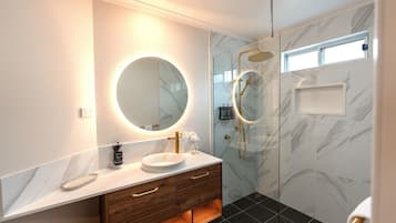 Oasis 2-Bedroom Cabin | Bathroom