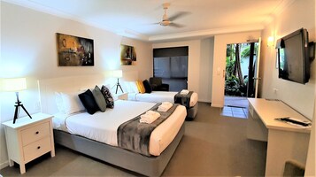 Queen Motel Room | Premium bedding, cribs/infant beds, bed sheets