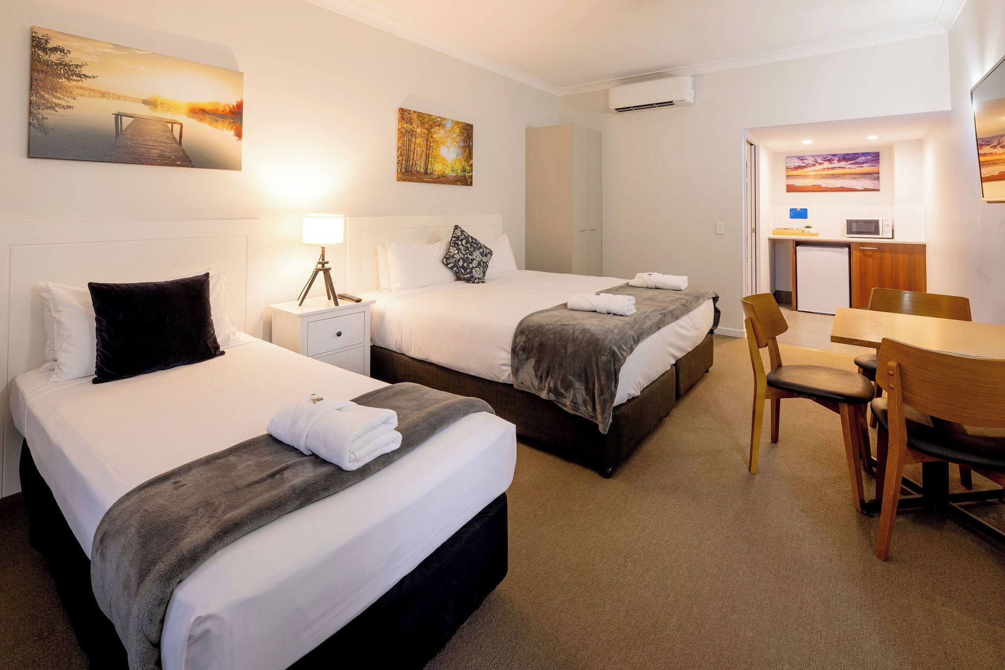 Chambre (Queen Motel)