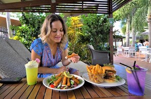 Outdoor pool, free cabanas, sun loungers - BIG4 Gold Coast Holiday Park (Helensvale)