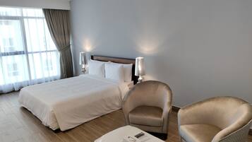 Zimmersafe, VerdunkelungsvorhÀnge, schallisolierte Zimmer