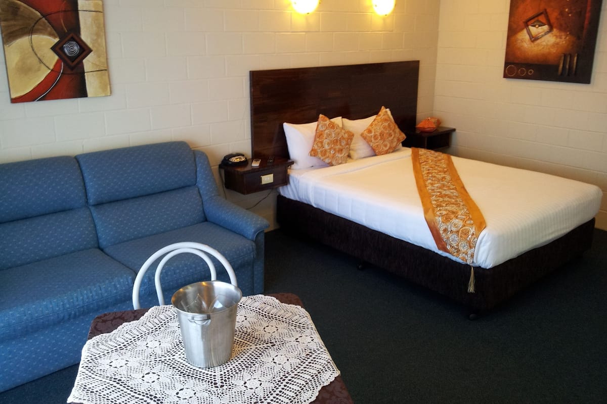 Desk, iron/ironing board, rollaway beds, free WiFi