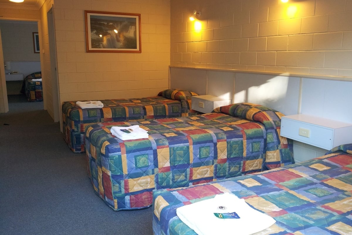 Desk, iron/ironing board, rollaway beds, free WiFi