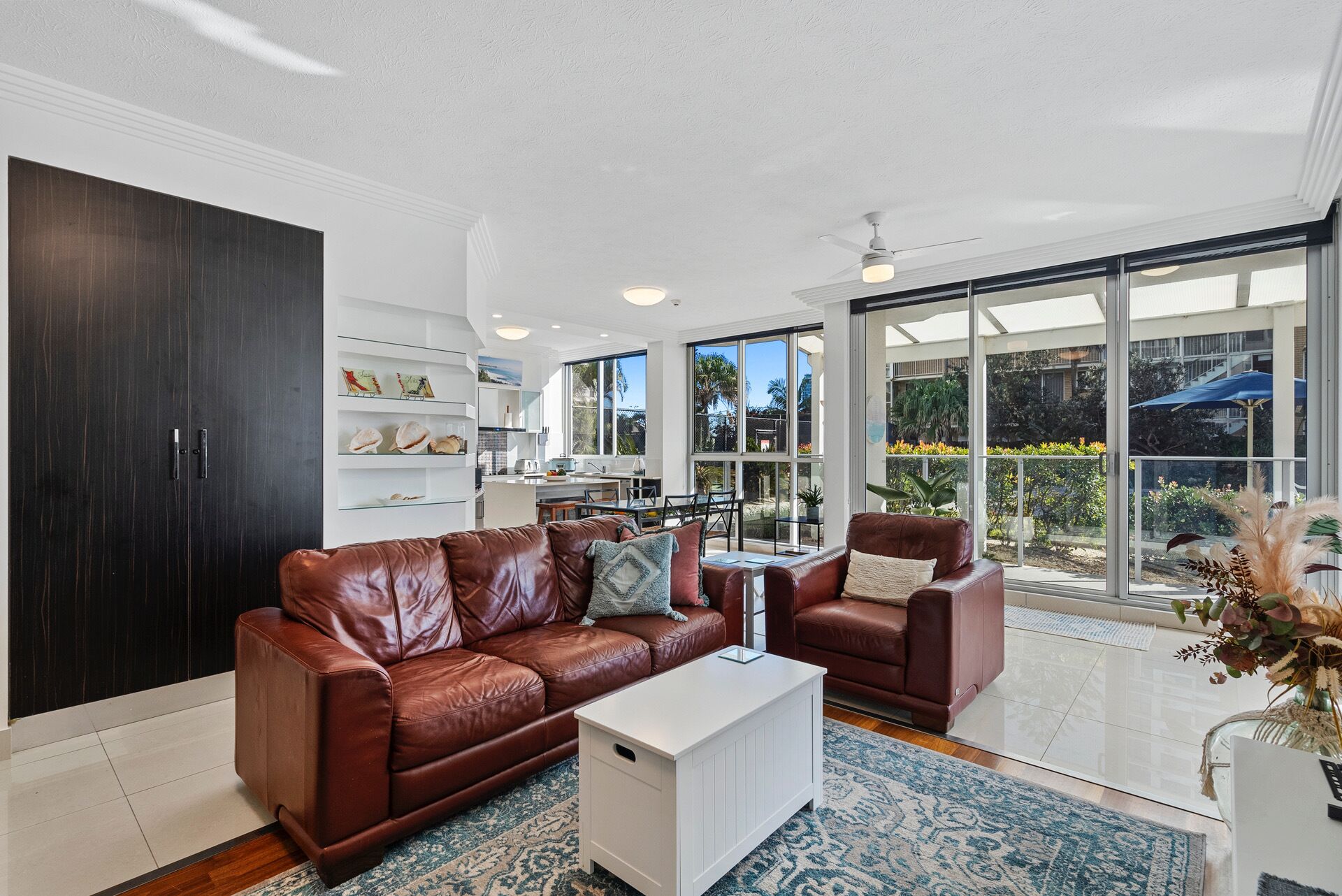 Apartemen Deluks (Ground Floor) | Area keluarga | TV