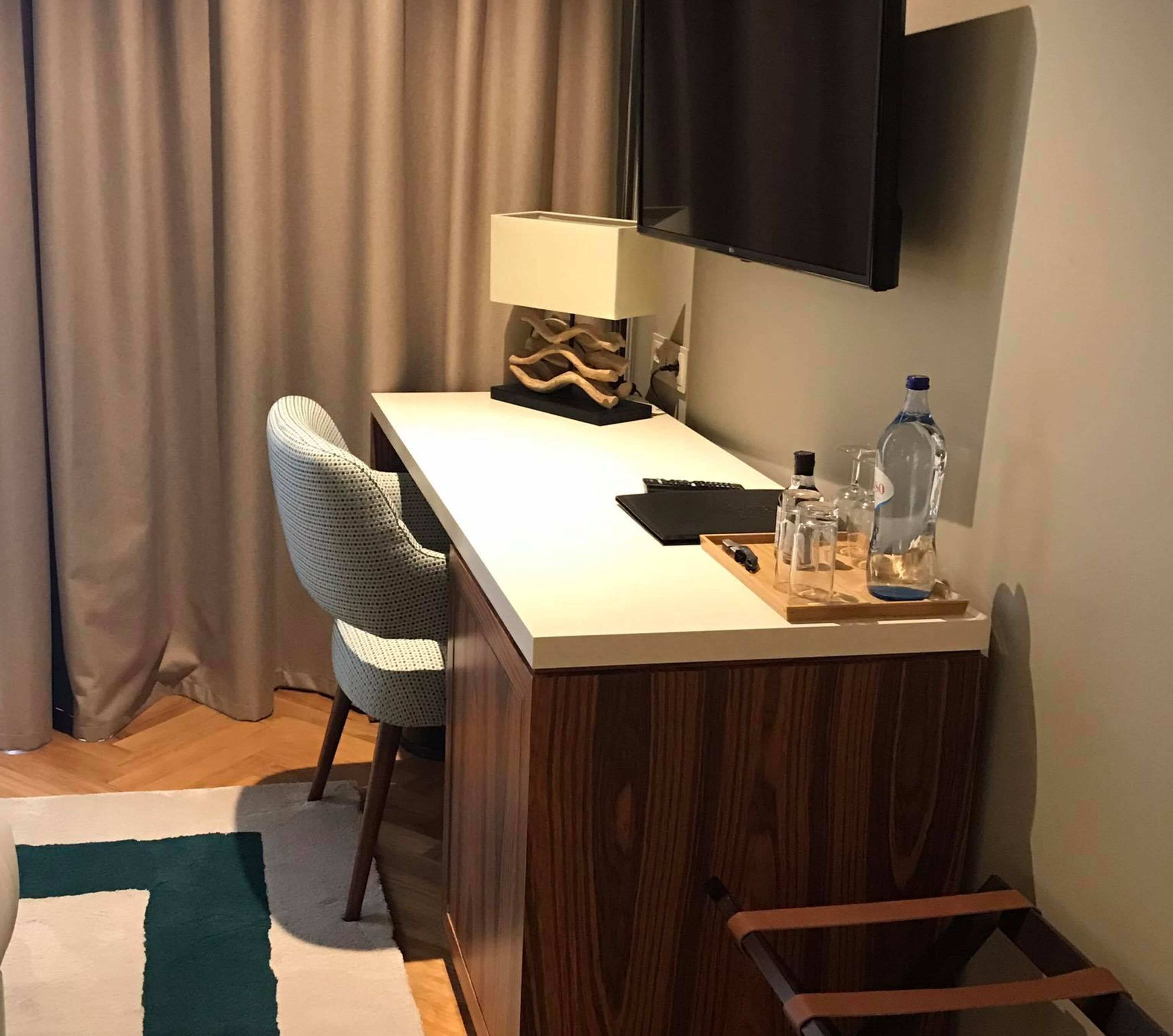 1 bedroom, premium bedding, memory-foam beds, minibar