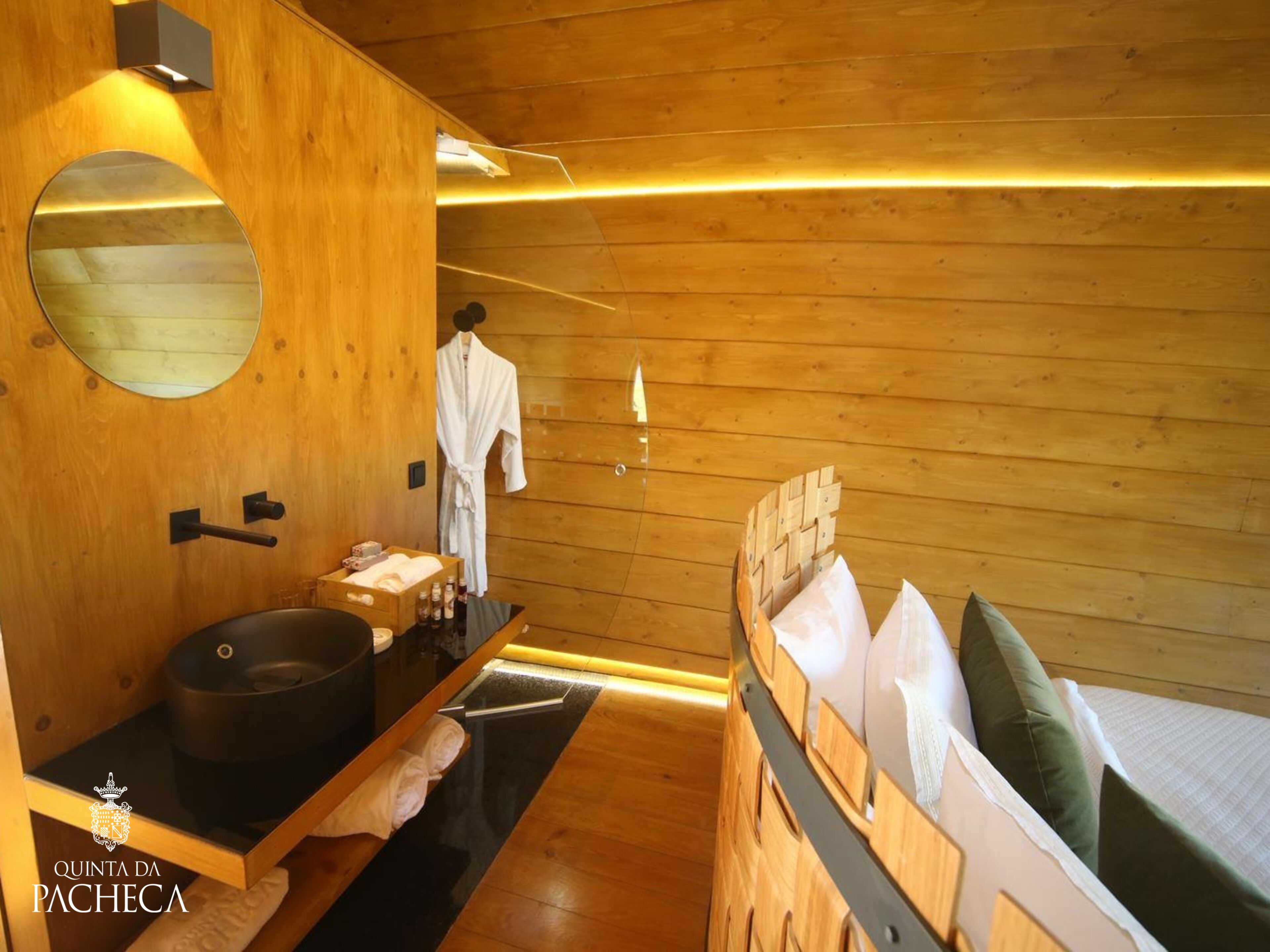 1 bedroom, premium bedding, memory-foam beds, minibar