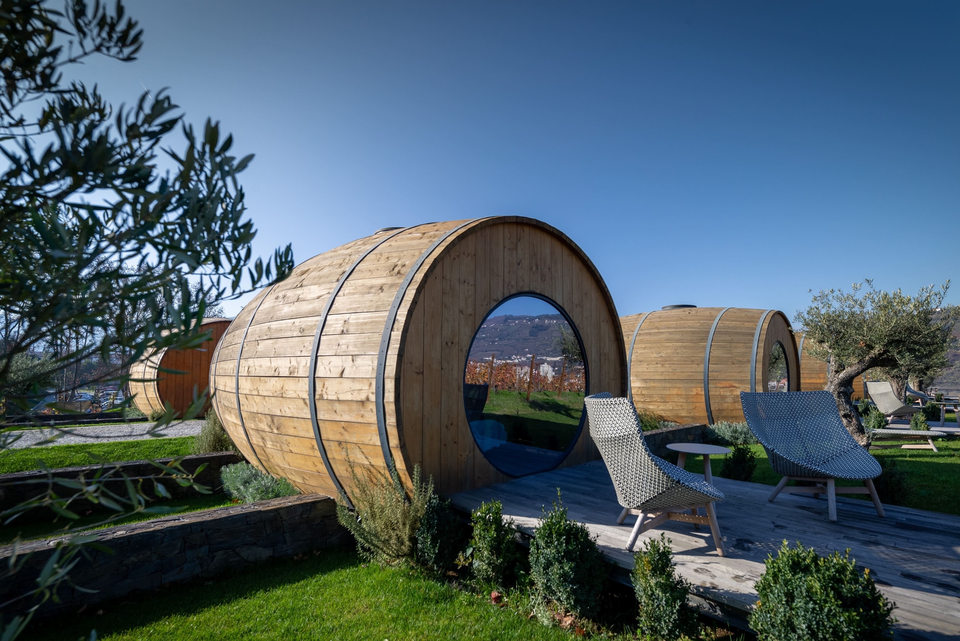 Wine Barrel Room | Uitzicht op de tuin