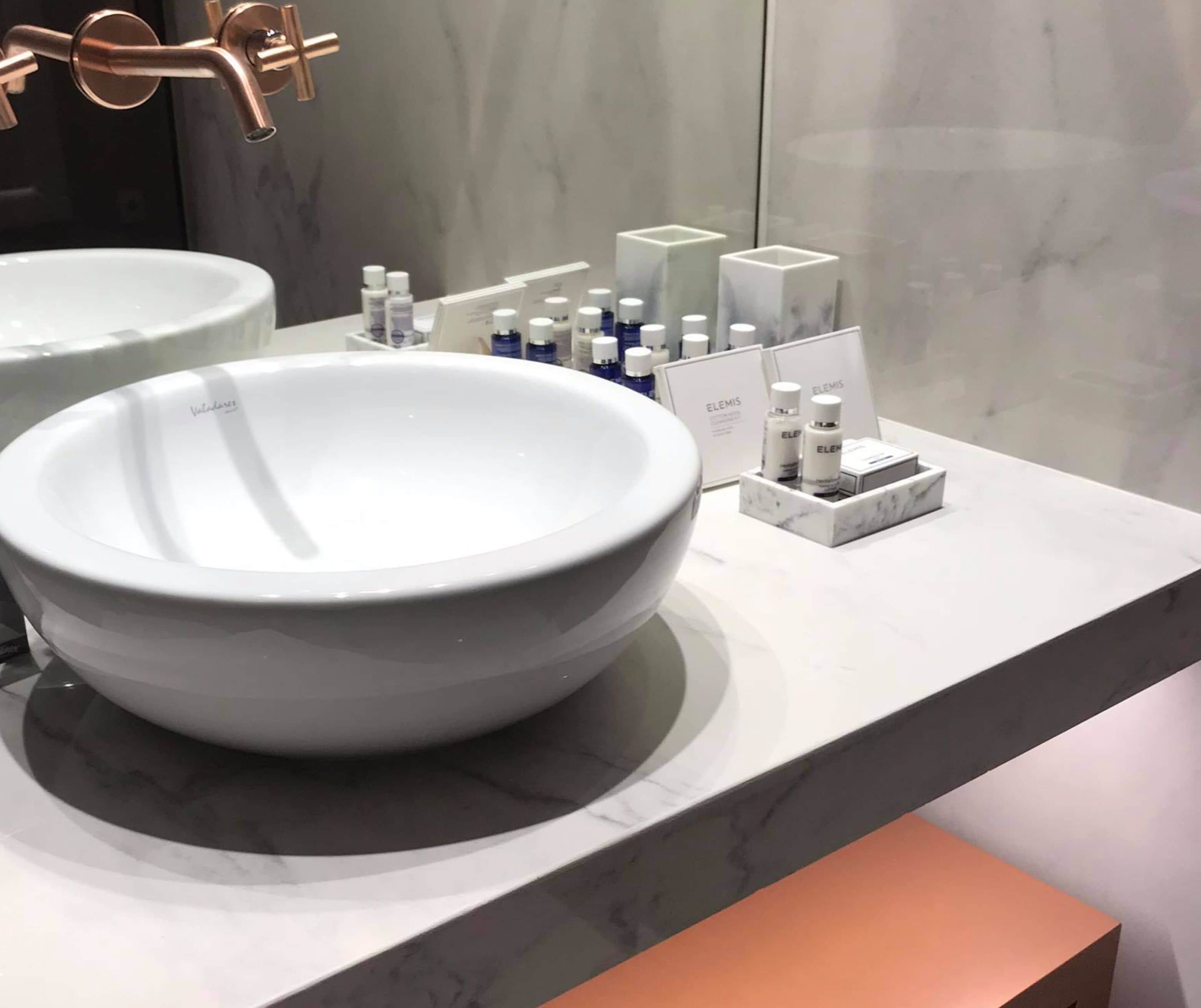 standard double room, courtyard view | bathroom | shower, rainfall showerhead, free toiletries, hair dryer