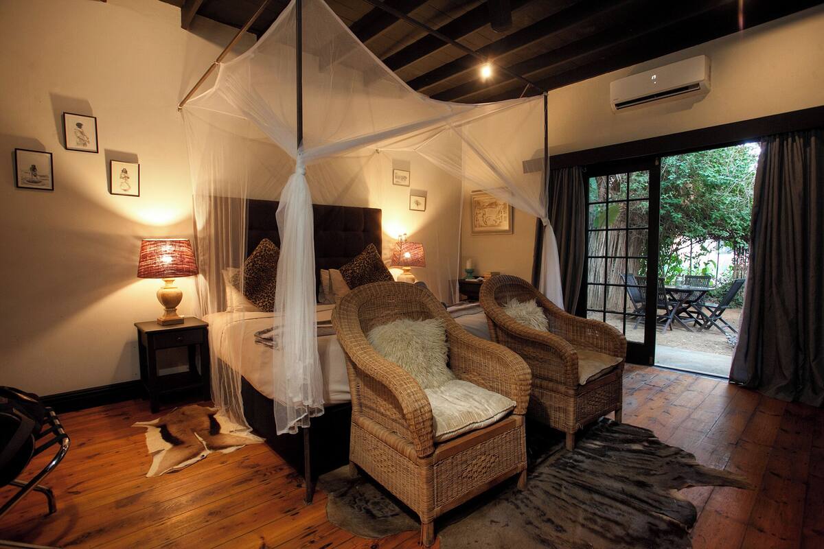 Premium bedding, in-room safe, free WiFi, bed sheets
