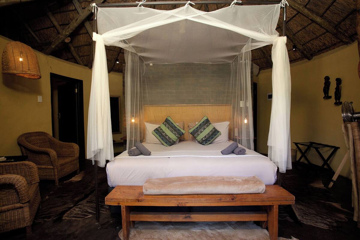 Premium bedding, in-room safe, free WiFi, bed sheets