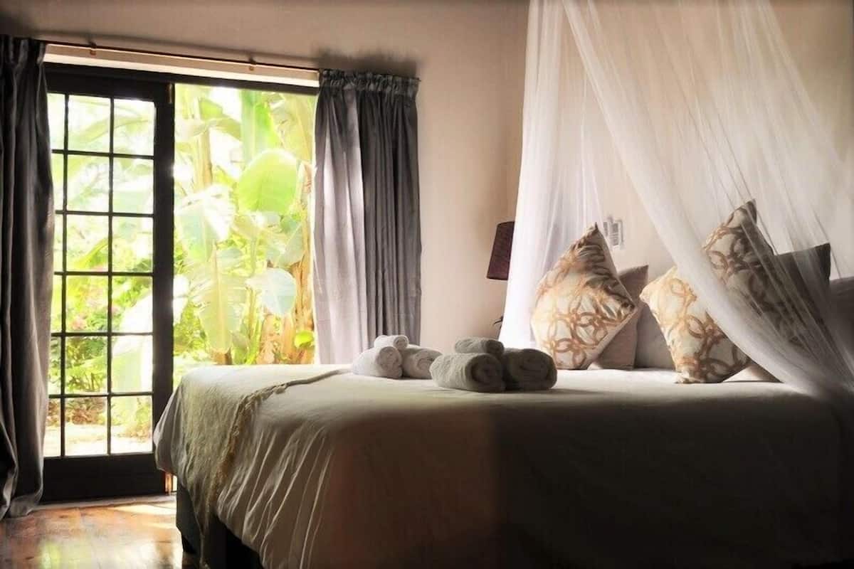 Premium bedding, in-room safe, free WiFi, bed sheets