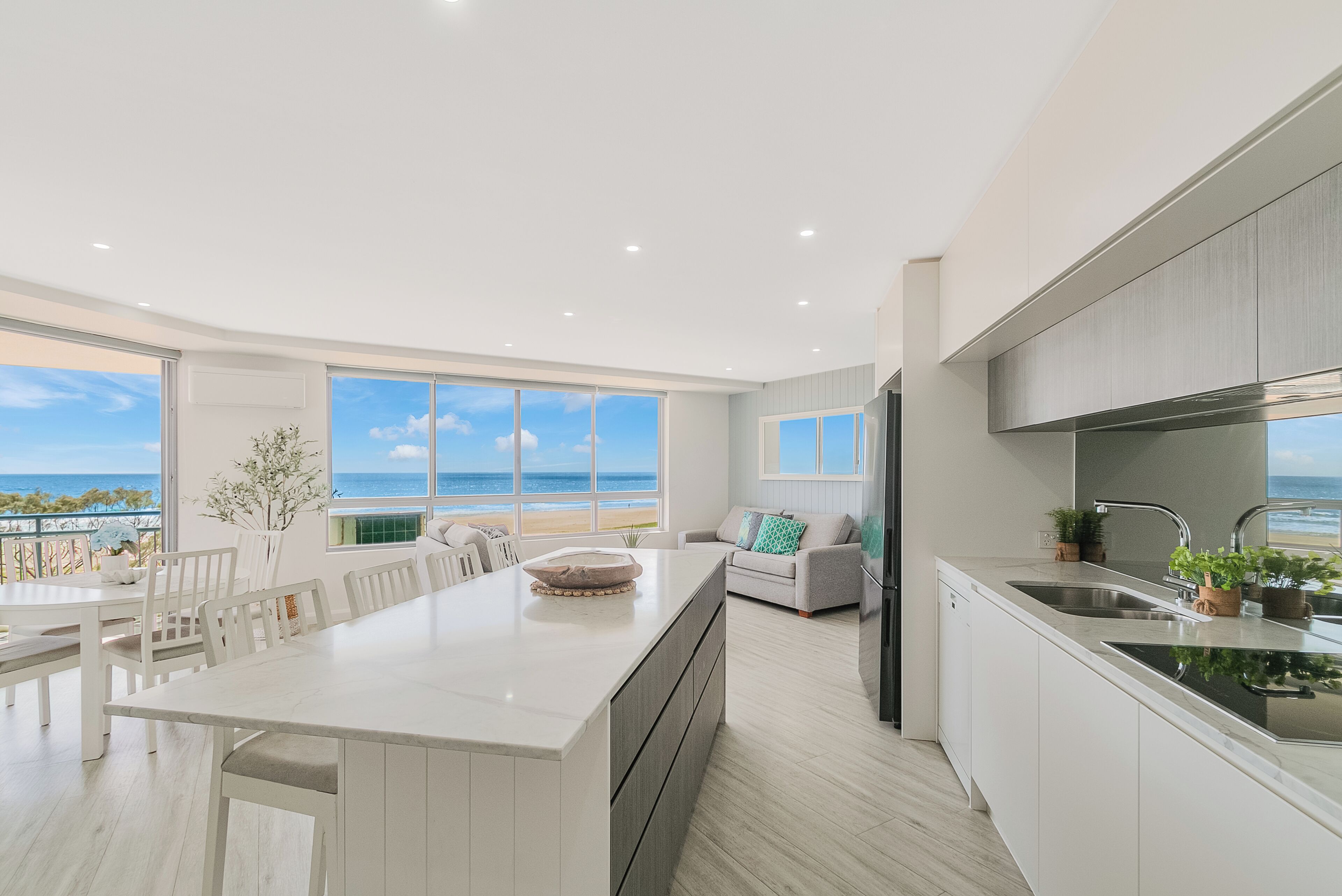 Departamento, 2 habitaciones | Área de sala de estar | Televisión de pantalla plana 