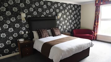 Club Double Room | Desk, blackout curtains, iron/ironing board, free WiFi