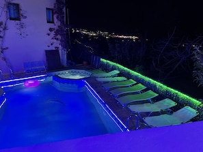 Seasonal outdoor pool, open 7:00 AM to 8:00 PM, pool umbrellas - Romantica Hotel Apartments (Hersonissos)
