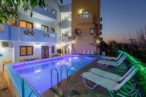 Seasonal outdoor pool, open 7:00 AM to 8:00 PM, pool umbrellas - Romantica Hotel Apartments (Hersonissos)