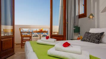 Superior Studio | 1 bedroom, in-room safe, desk, iron/ironing board