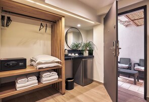 Iron/ironing board, free WiFi